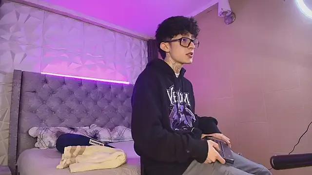 Freechat troy_rouge on StripChat