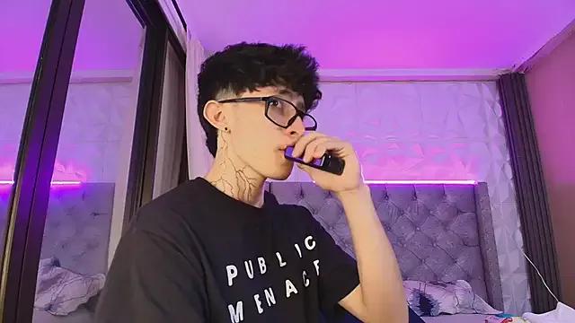 Freechat troy_rouge on StripChat