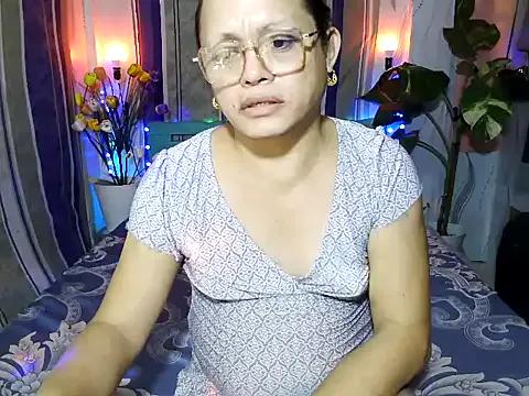 UrAsianPrincessDanie on StripChat