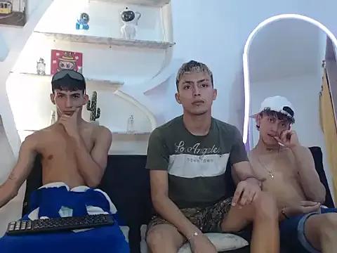 Freechat VERY_HOT_GUYS on StripChat