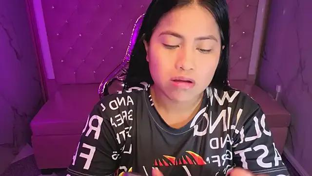 Victoria_b_ on StripChat