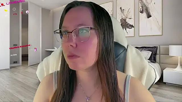 Victoria_Romans on StripChat