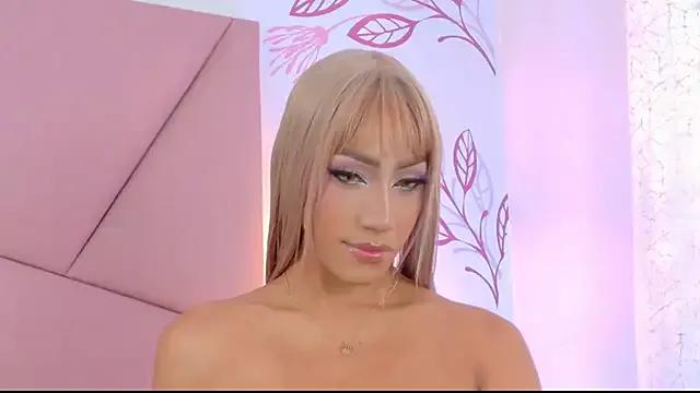 VictoriaRoss1 on StripChat