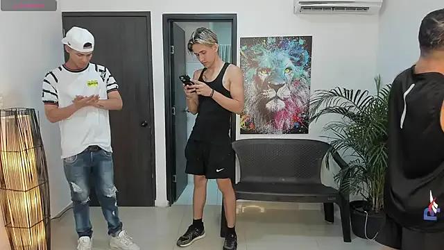 Voyeurism_guyss on StripChat