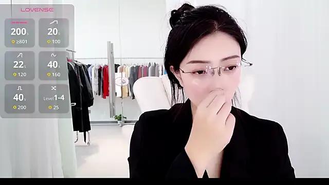 Freechat yangyang-777 on StripChat