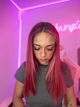 Yovng___Lau on StripChat