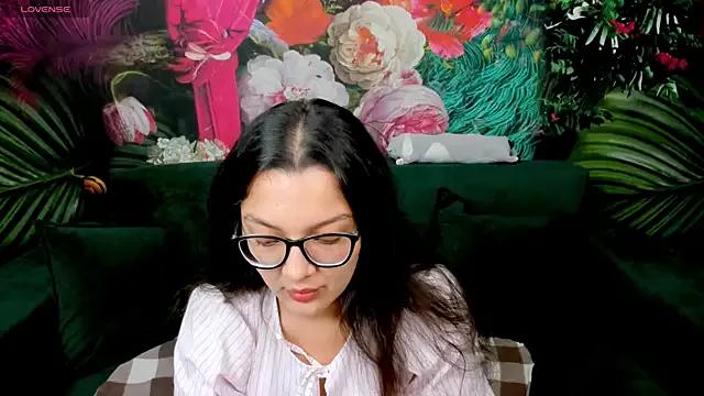 ZarifaBev on StripChat