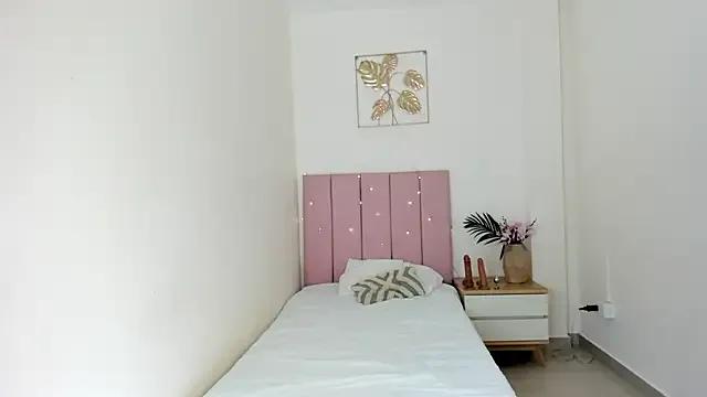 ZAYDA_KAJER — SPREAD ASS WHILE SPANKS ASS